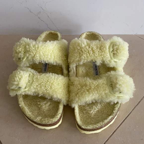 New Birkenstock Arizona Teddy Shearling Sandal Yellow Big Buckle 40 260 L9 M7 - Picture 1 of 8